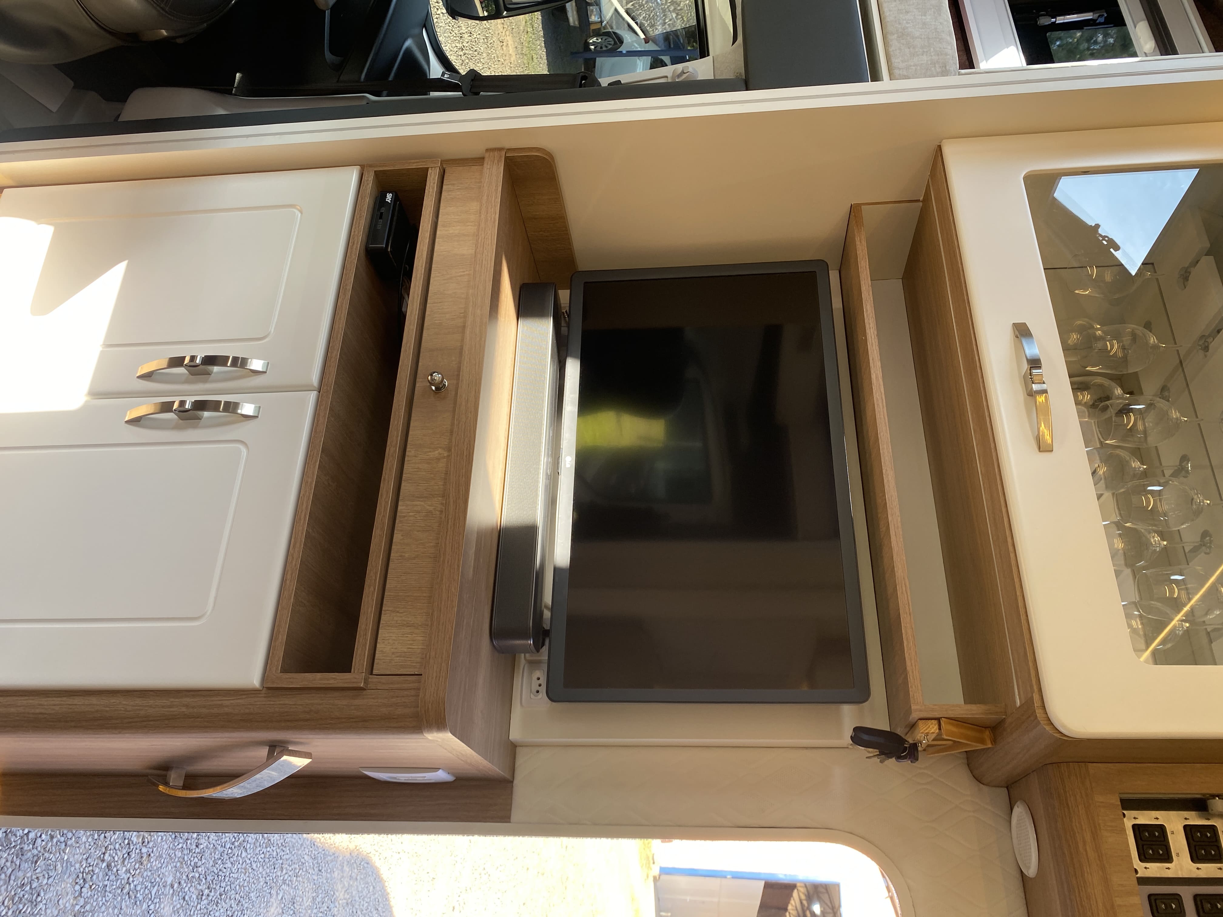 Confident 8.7 - Internal 11