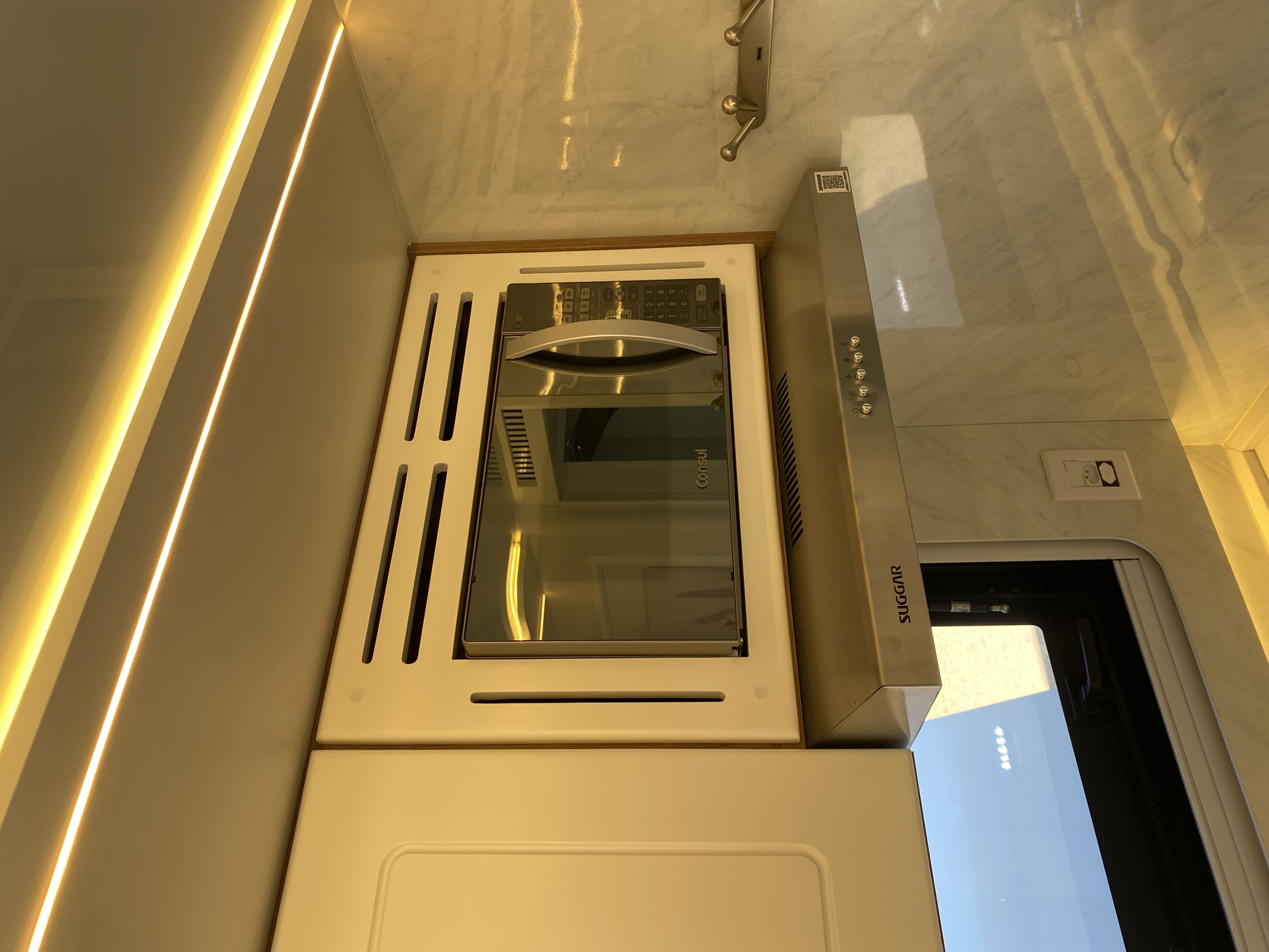 Confident 8.7 - Internal 16