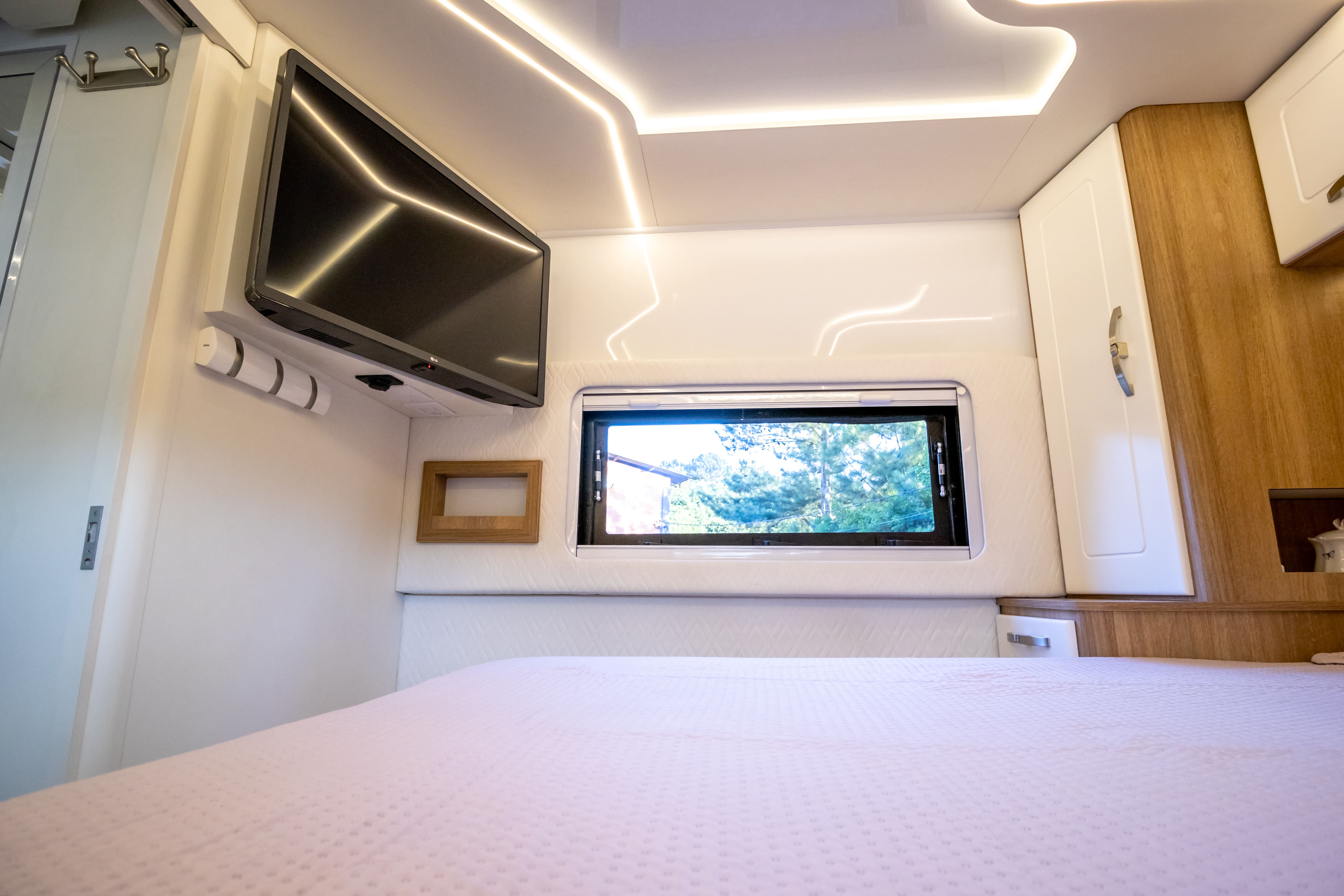 Confident 8.7 - Internal 27