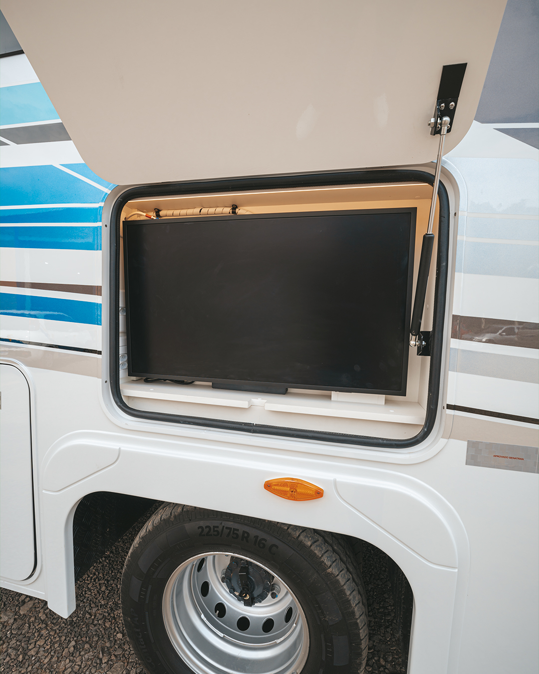 Confident 8.7 - External 19