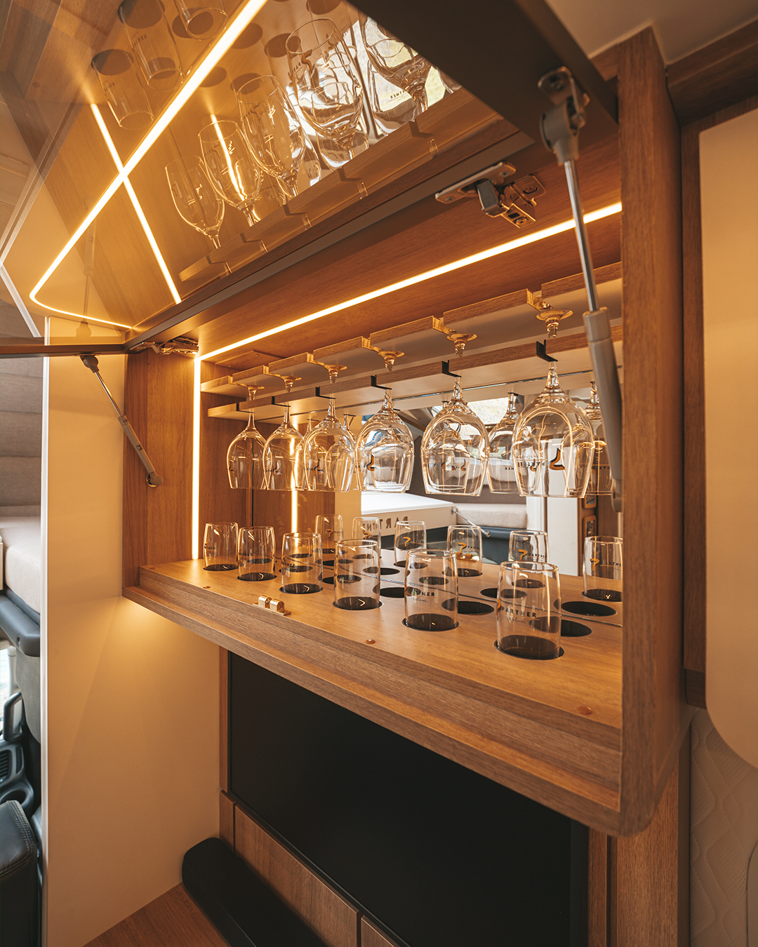 Confident 8.7 - Internal 29