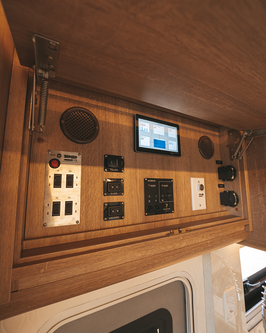 Confident 8.7 - Internal 32