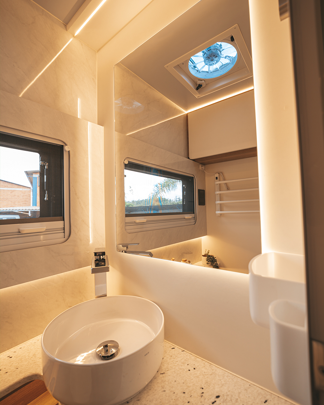 Confident 8.7 - Internal 44