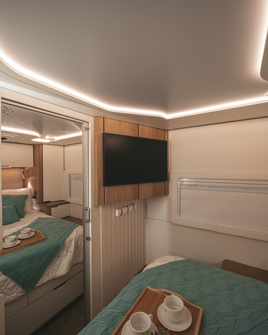 Confident 8.7 - Internal 52