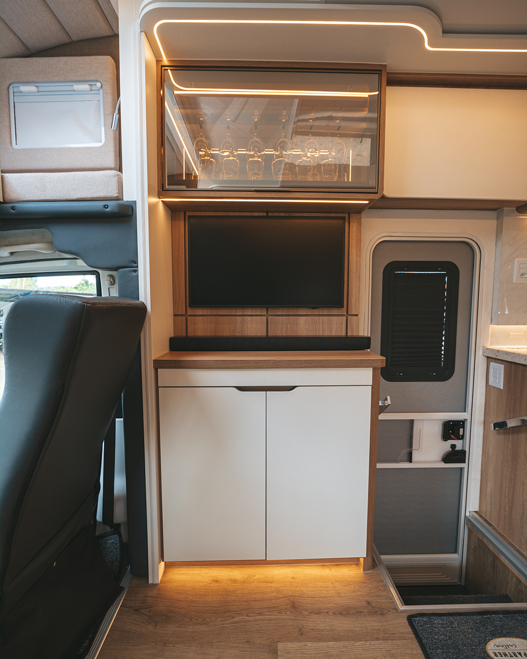 Confident 8.7 - Internal 60